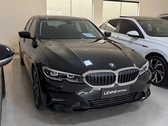 BMW 320i 2.0 16V TURBO GASOLINA SPORT AUTOMÁTICO BMW 320i 2.0 16V TURBO GASOLINA SPORT AUTOMÁTICO
